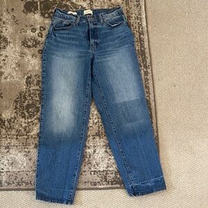 Universal Thread Women's Boyfriend Jeans in Faded Blue